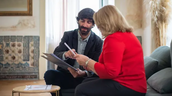 Prestataire en rendez-vous avec un client