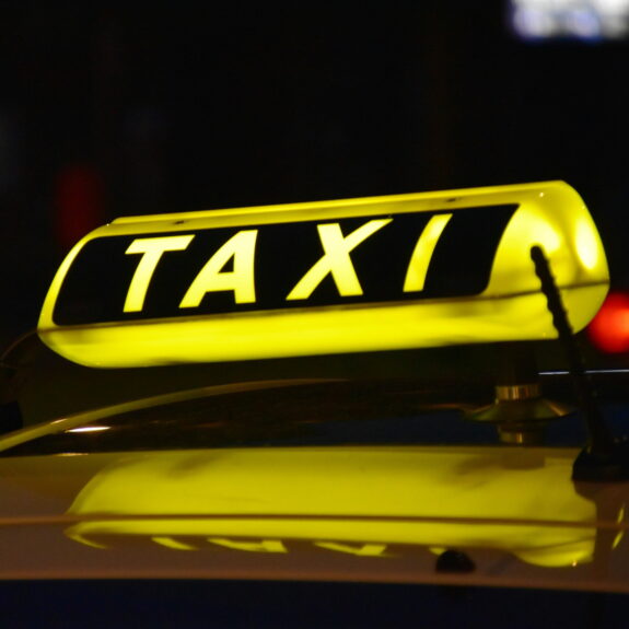 Devenir taxi ambulancier : formation, convention et statut (2026)